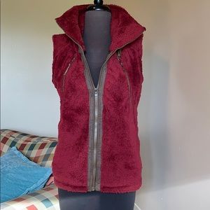Cool Kuhl deep red vest with hoodie & leather trim